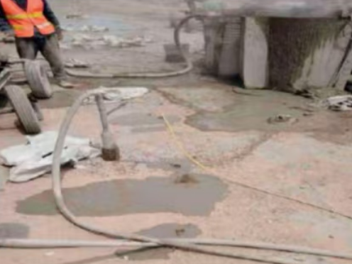 镇平水泥混凝土路面板底注浆技术 路面脱空注浆整治方案