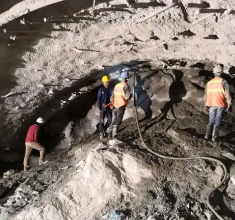 镇平拱顶带模注浆料的施工流程及注意事项